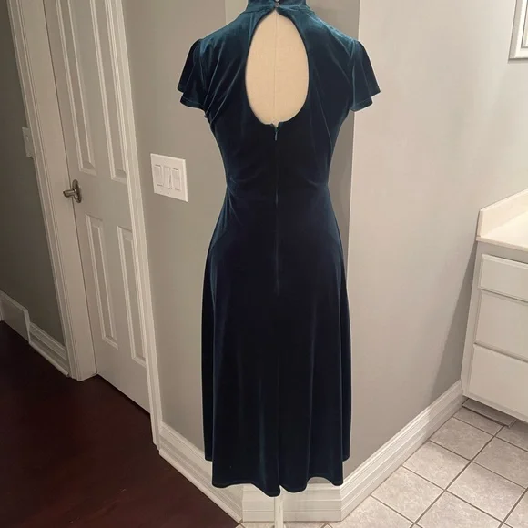 NWT Vince Camuto velvet dress - Picture 2 of 6
